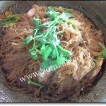 Prawns and mung bean noodles in clay pot