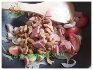 Stir fried chicken with cashew nuts - Step 2