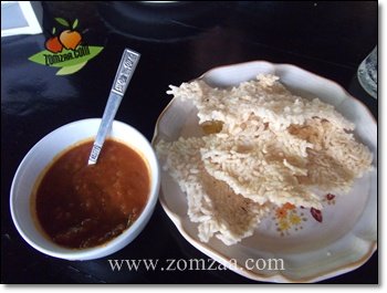 Rice Crackers Served with Minced Prawn Sauce
