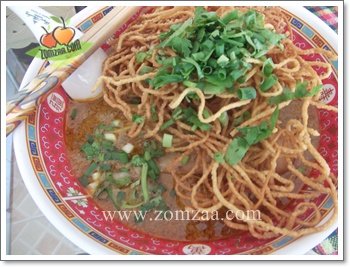 Northern Thai Chicken Noodles Curry Soup (Khao Soi Kai)