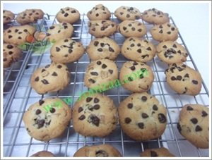 Chocolate Chip Cookies - Tranfer Cookies on Cooling Rack